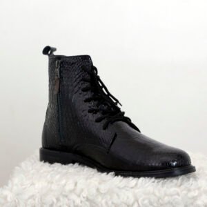 Hzr handmade snaky leather boots.